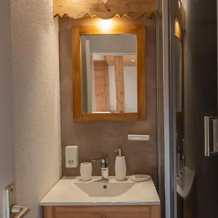 Amanuq Lovely Chamonix Mont Blanc